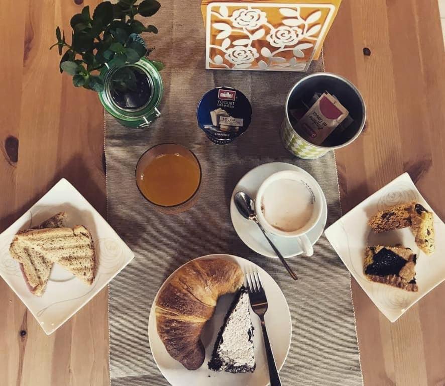 B&B Pane E Rose 산미니아토 외부 사진